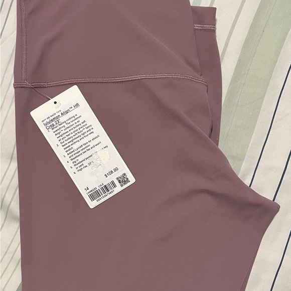 Lululemon Athletica High-Rise Crop in Mauve - Picture 3 of 3